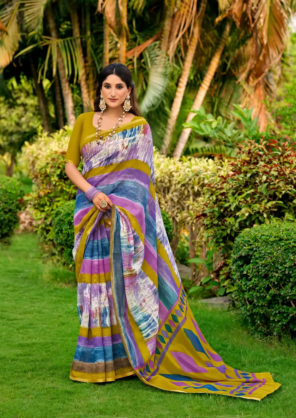 SR Sarees Featuring A Soft Cotton Weaving Border Combine Traditional Weaving Techniques With Premium Cotton Fabric