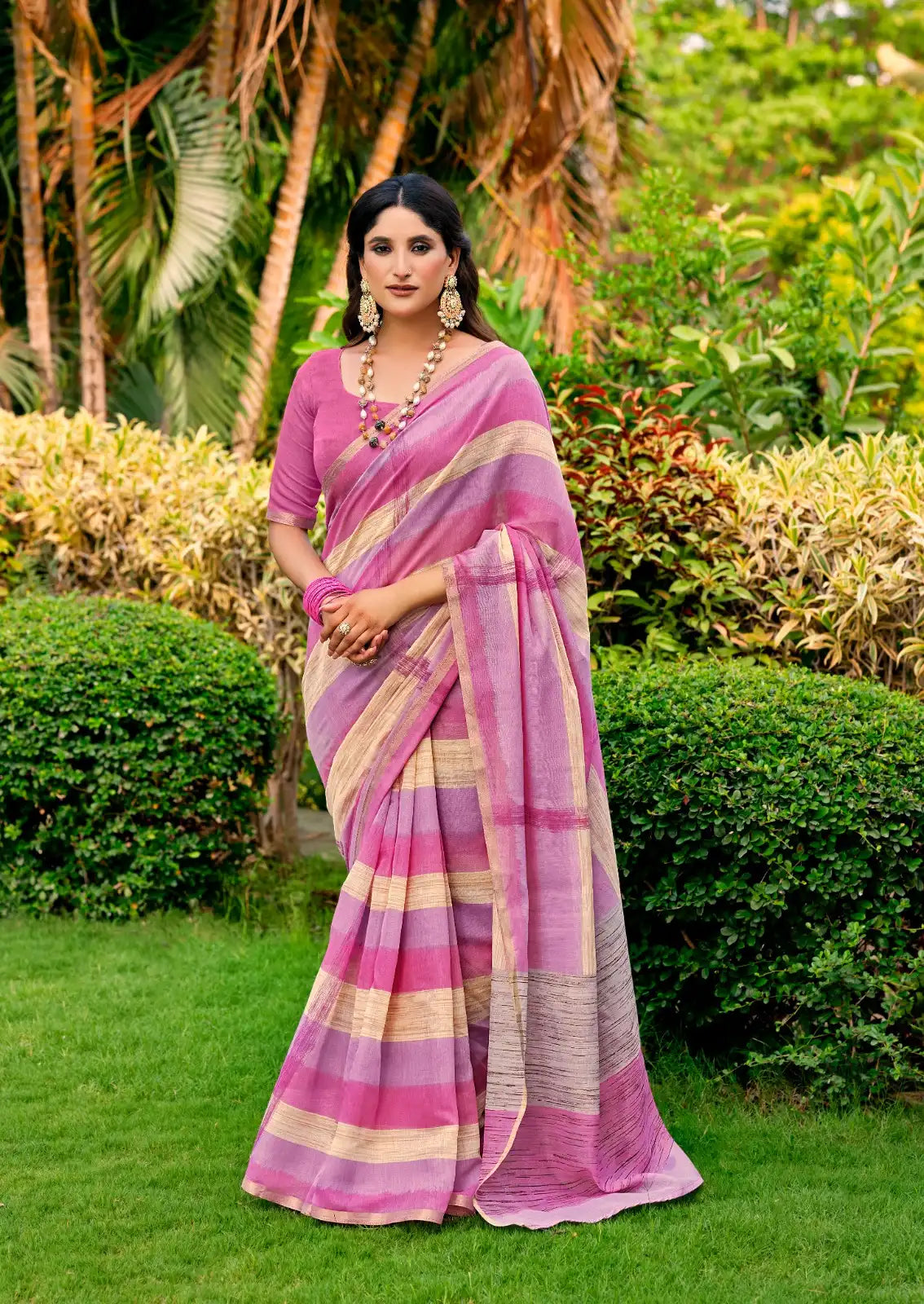 SR Sarees Featuring A Soft Cotton Weaving Border Combine Traditional Weaving Techniques With Premium Cotton Fabric