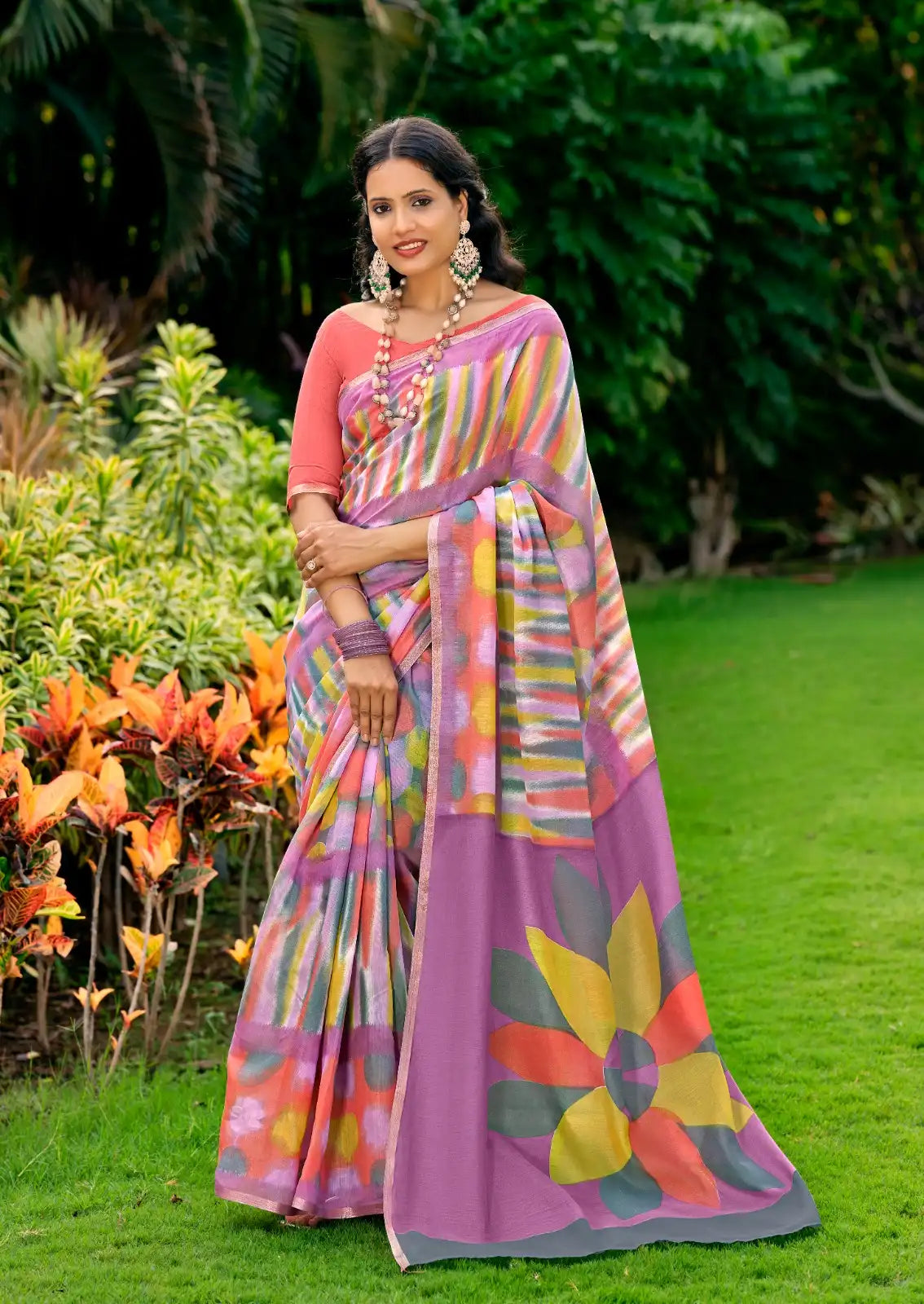 SR Sarees Featuring A Soft Cotton Weaving Border Combine Traditional Weaving Techniques With Premium Cotton Fabric