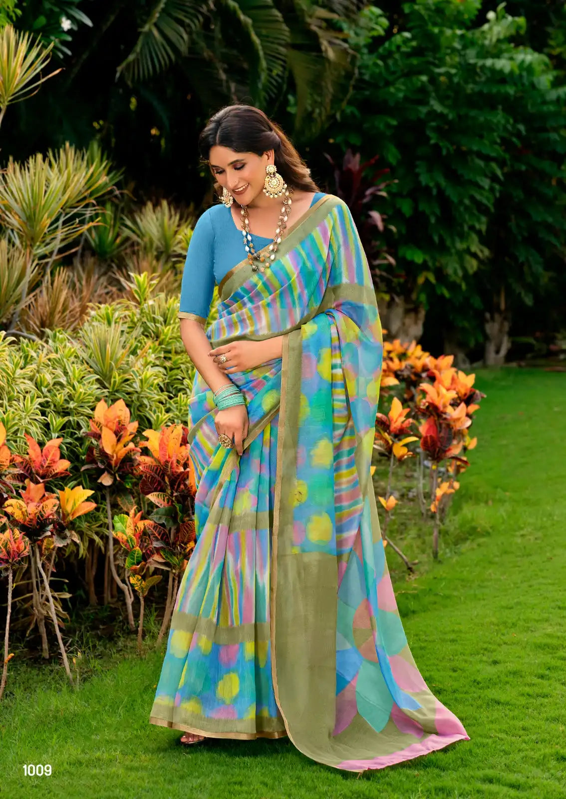 SR Sarees Featuring A Soft Cotton Weaving Border Combine Traditional Weaving Techniques With Premium Cotton Fabric