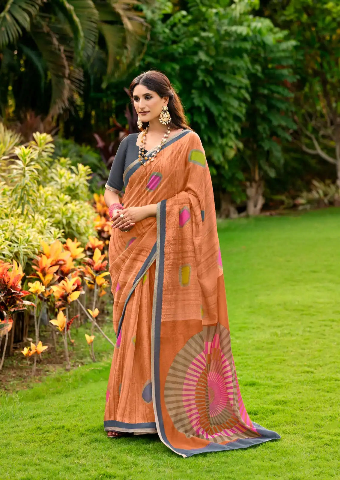 SR Sarees Featuring A Soft Cotton Weaving Border Combine Traditional Weaving Techniques With Premium Cotton Fabric