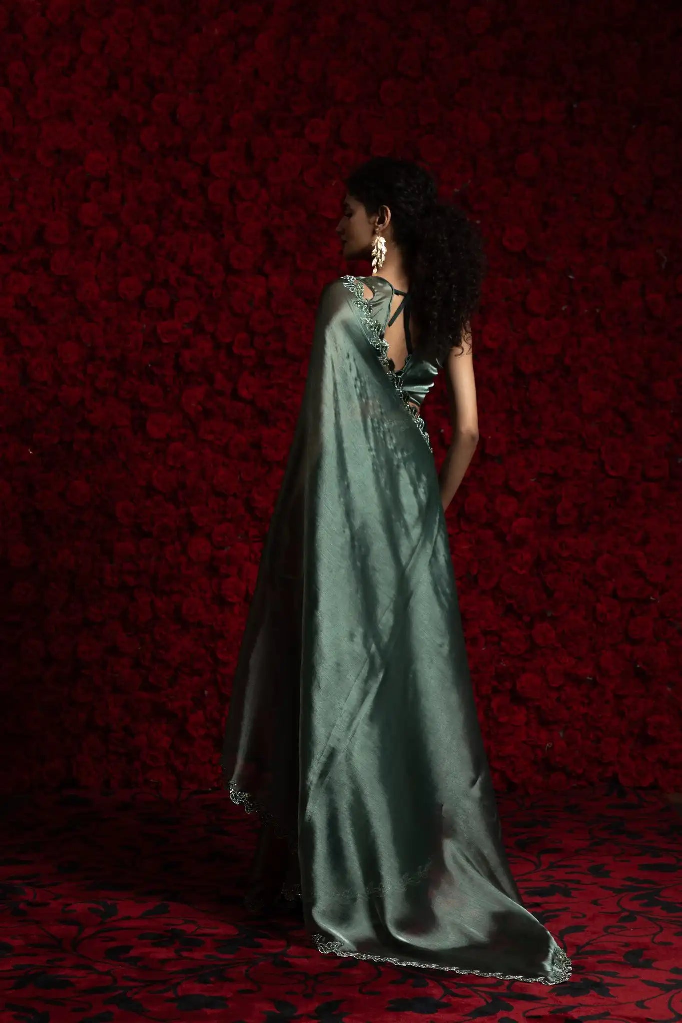 The Mehek Saree Made From Premium Tissue Chiffon Offers A Luxurious Feel with Smooth Texture
