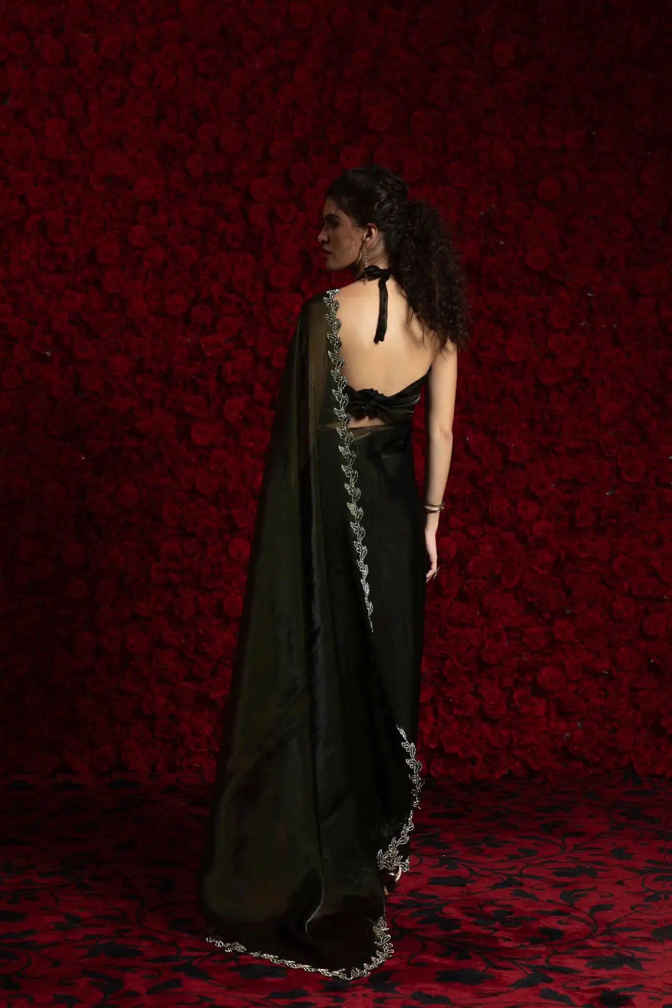 The Mehek Saree Made From Premium Tissue Chiffon Offers A Luxurious Feel with Smooth Texture