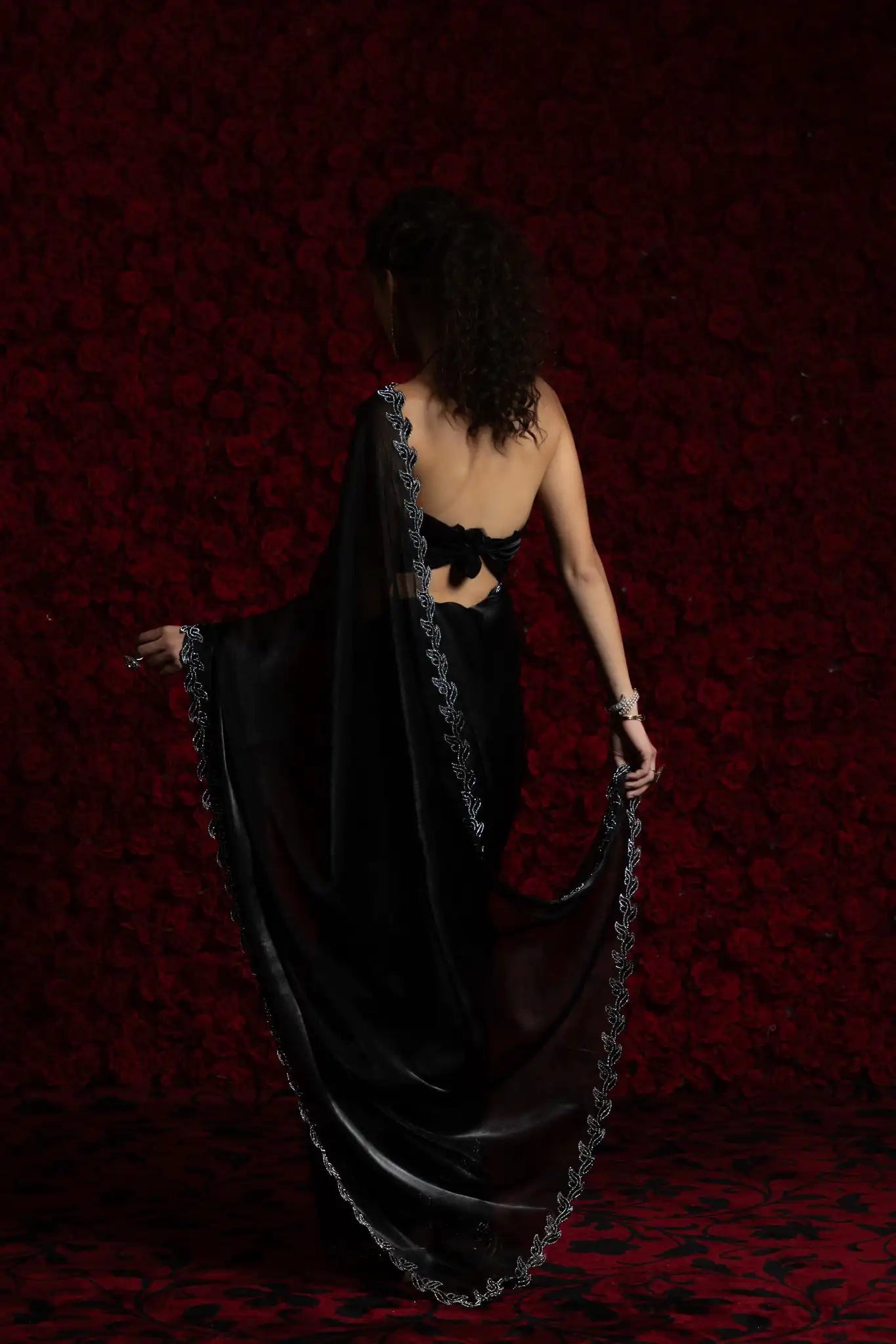 The Mehek Saree Made From Premium Tissue Chiffon Offers A Luxurious Feel with Smooth Texture