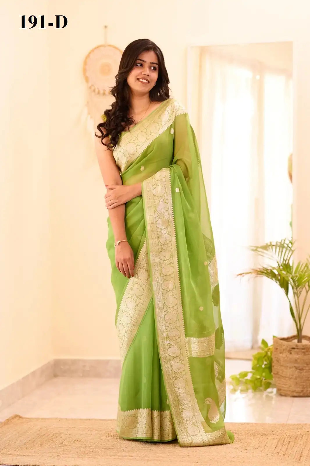Kasturi Trendz Sarees Feature A Soft Lilac Slab Design That Adds A Subtle Yet cCaptivating Charm