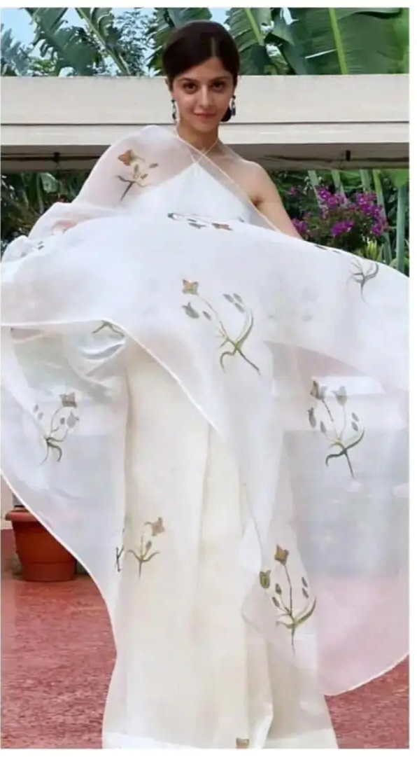 Vakratund Sarees Made With Organza Silk Combine Traditional Artistry With A Delicate