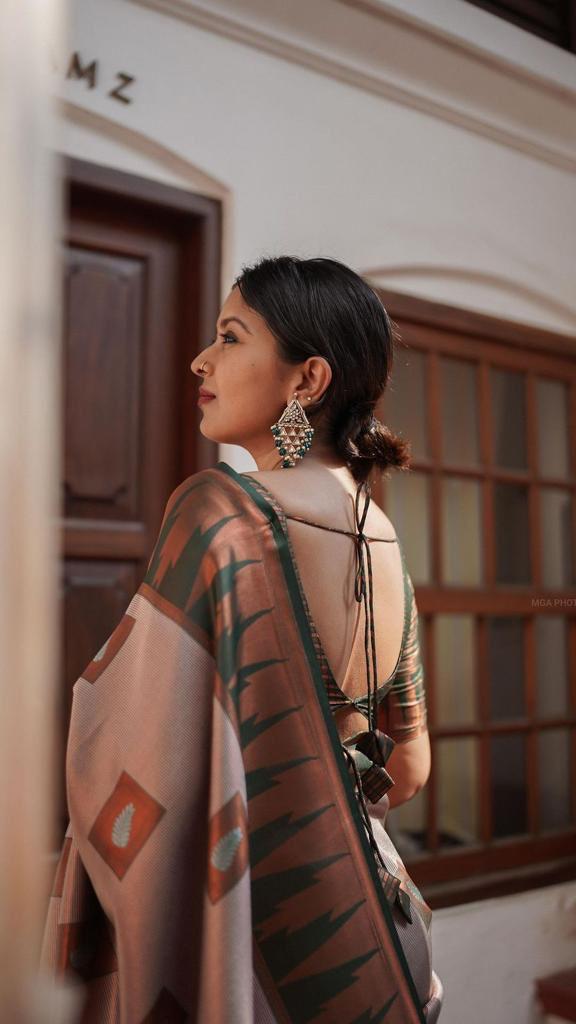 KP CREATION Elegant Geometric Silk Saree Collection