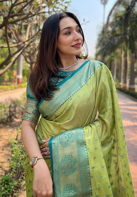 KASTURI TRENDZ - Exquisite Banarasi Silk Sarees in a Wide Range of Stunning Colors
