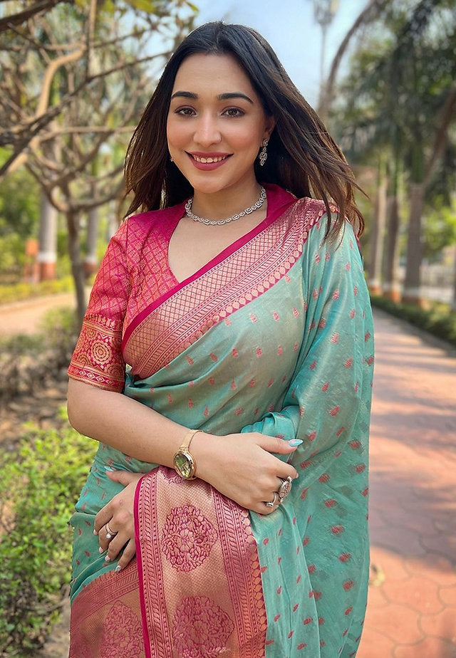 KASTURI TRENDZ - Exquisite Banarasi Silk Sarees in a Wide Range of Stunning Colors
