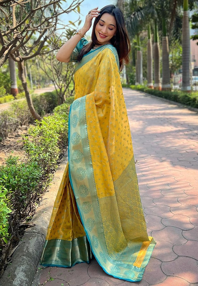 KASTURI TRENDZ - Exquisite Banarasi Silk Sarees in a Wide Range of Stunning Colors