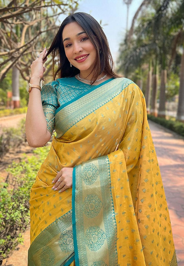 KASTURI TRENDZ - Exquisite Banarasi Silk Sarees in a Wide Range of Stunning Colors