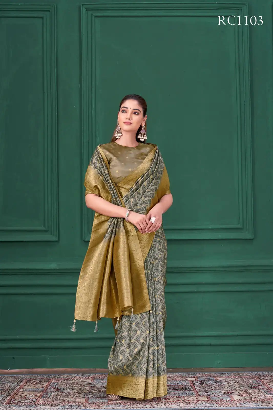 The MAHOTSAV Saree Showcases Exquisite Craftsmanship With Its Tussar Silk Jacquard Fabric