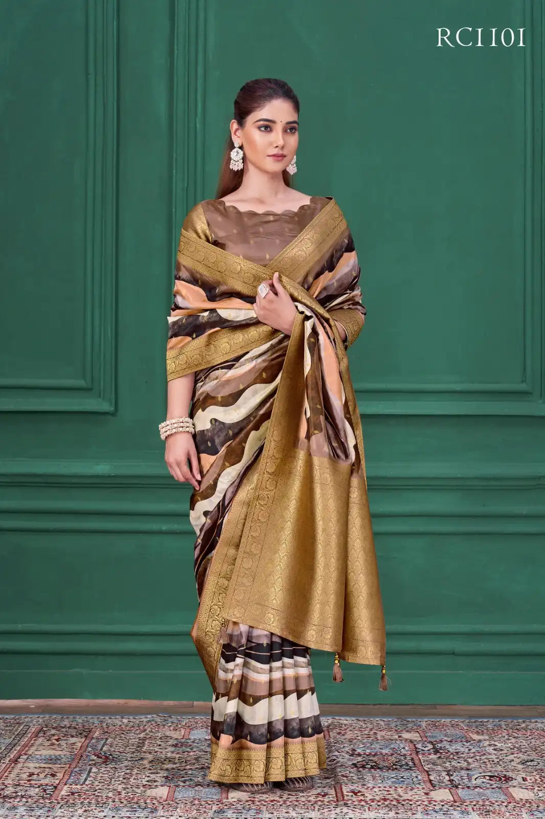 The MAHOTSAV Saree Showcases Exquisite Craftsmanship With Its Tussar Silk Jacquard Fabric