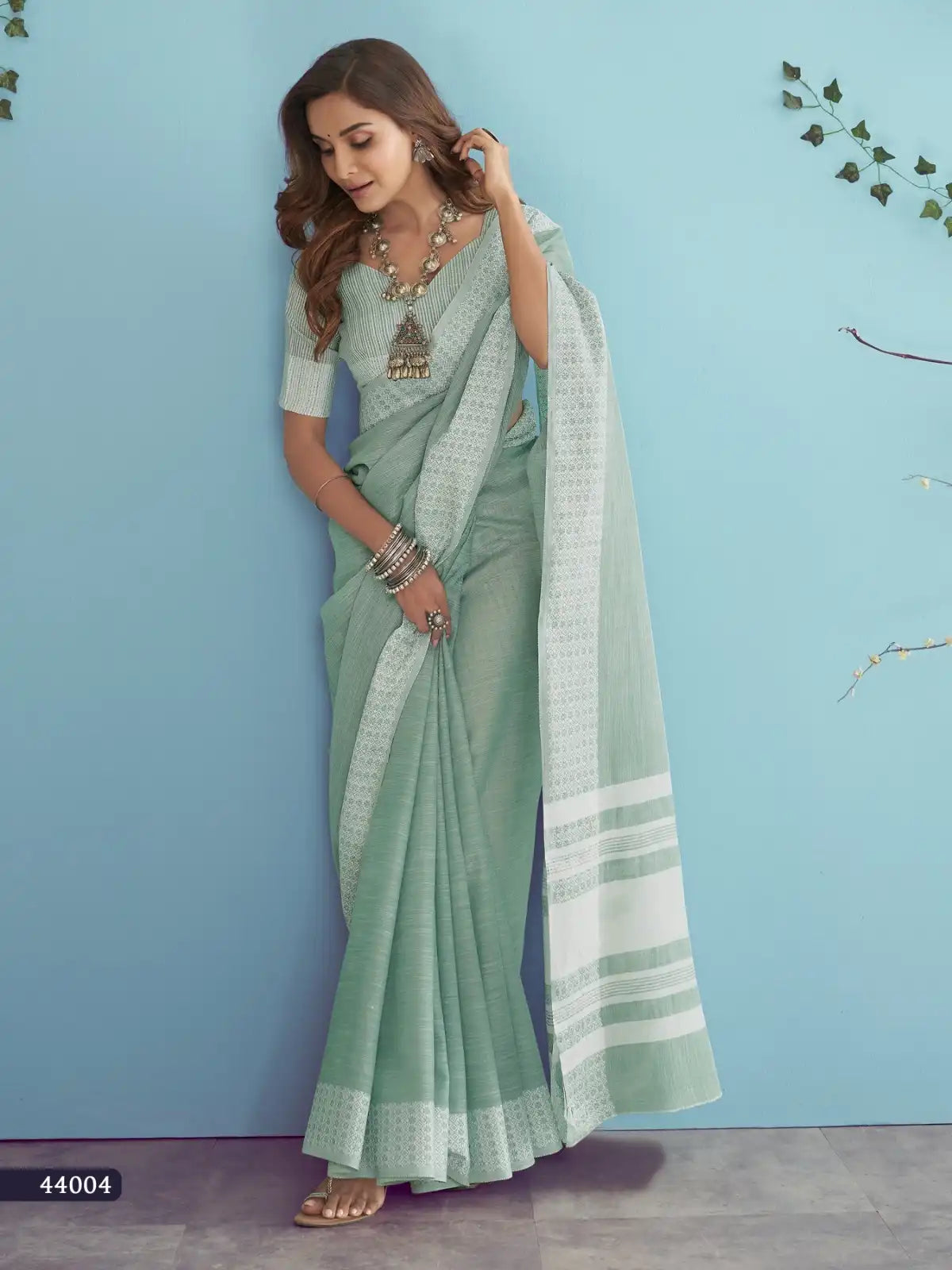 RajPath Fabric Sarees Feature A Luxurious Blend Of Soft Linen Silk Offering A Comfortable