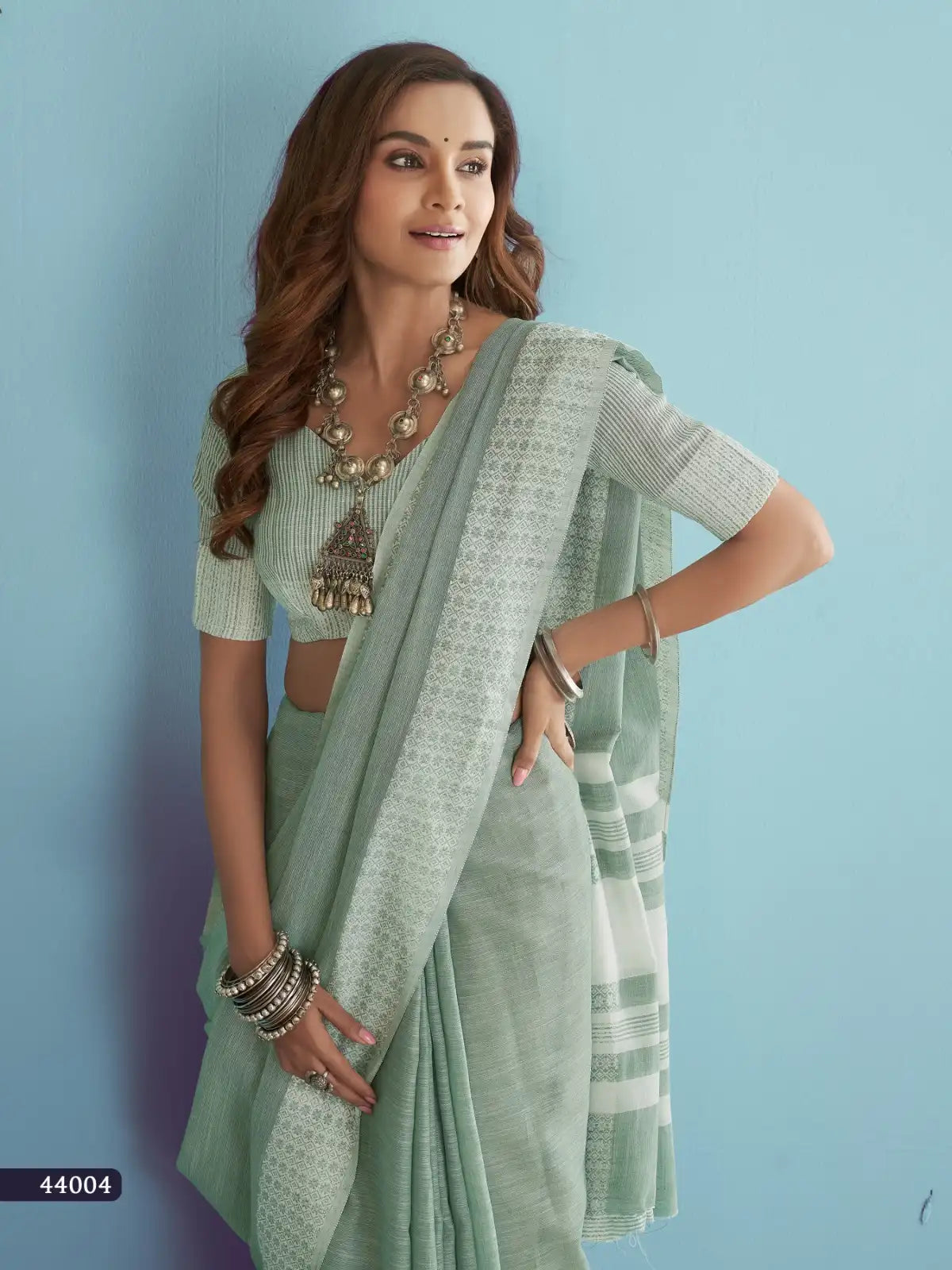 RajPath Fabric Sarees Feature A Luxurious Blend Of Soft Linen Silk Offering A Comfortable