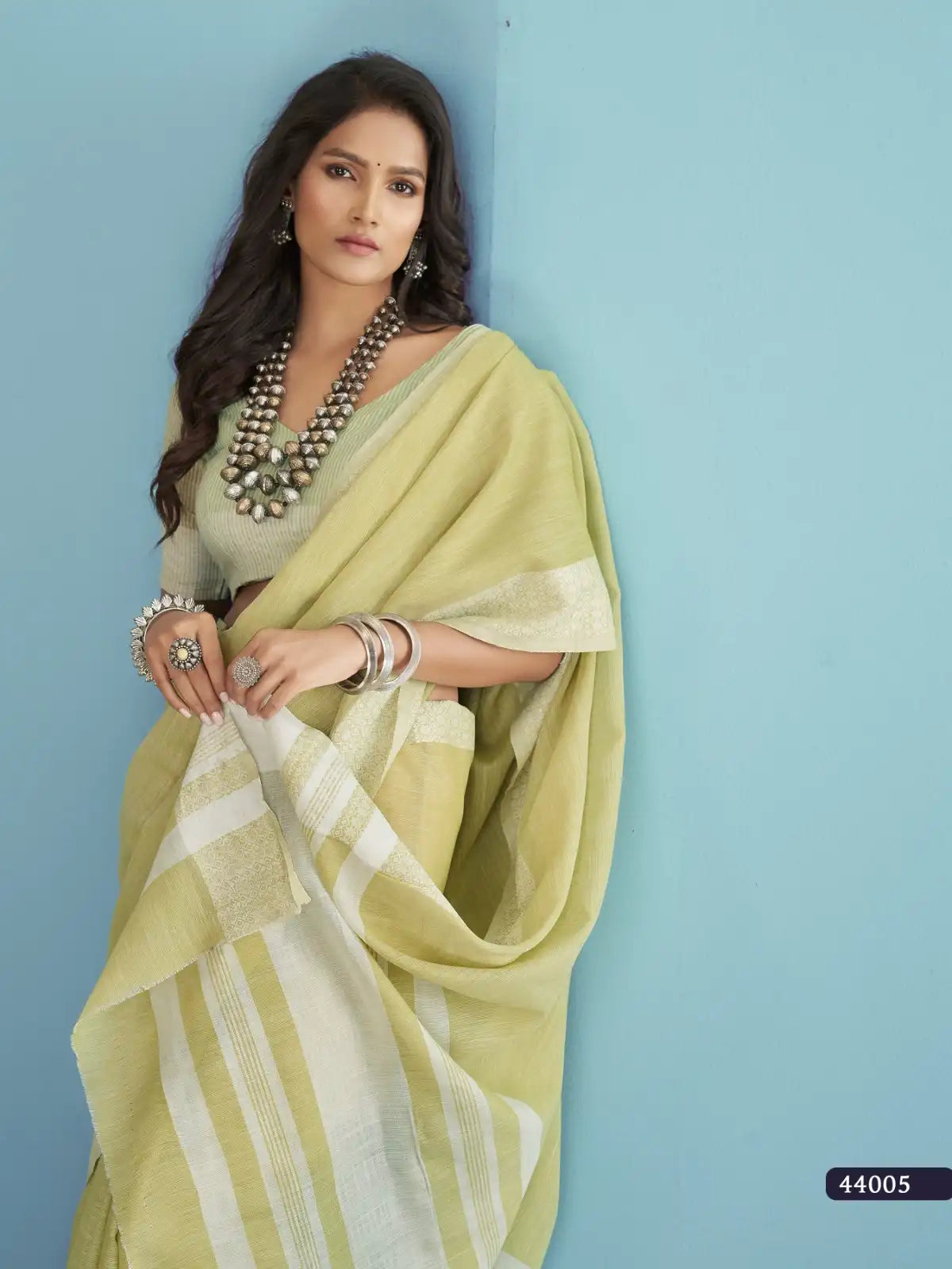 RajPath Fabric Sarees Feature A Luxurious Blend Of Soft Linen Silk Offering A Comfortable