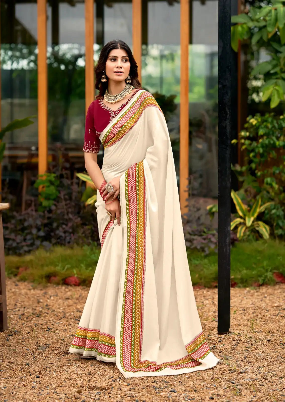 SR Saree Features A Refined Tussar silk border that adds a subtle texture and richness to the fabric