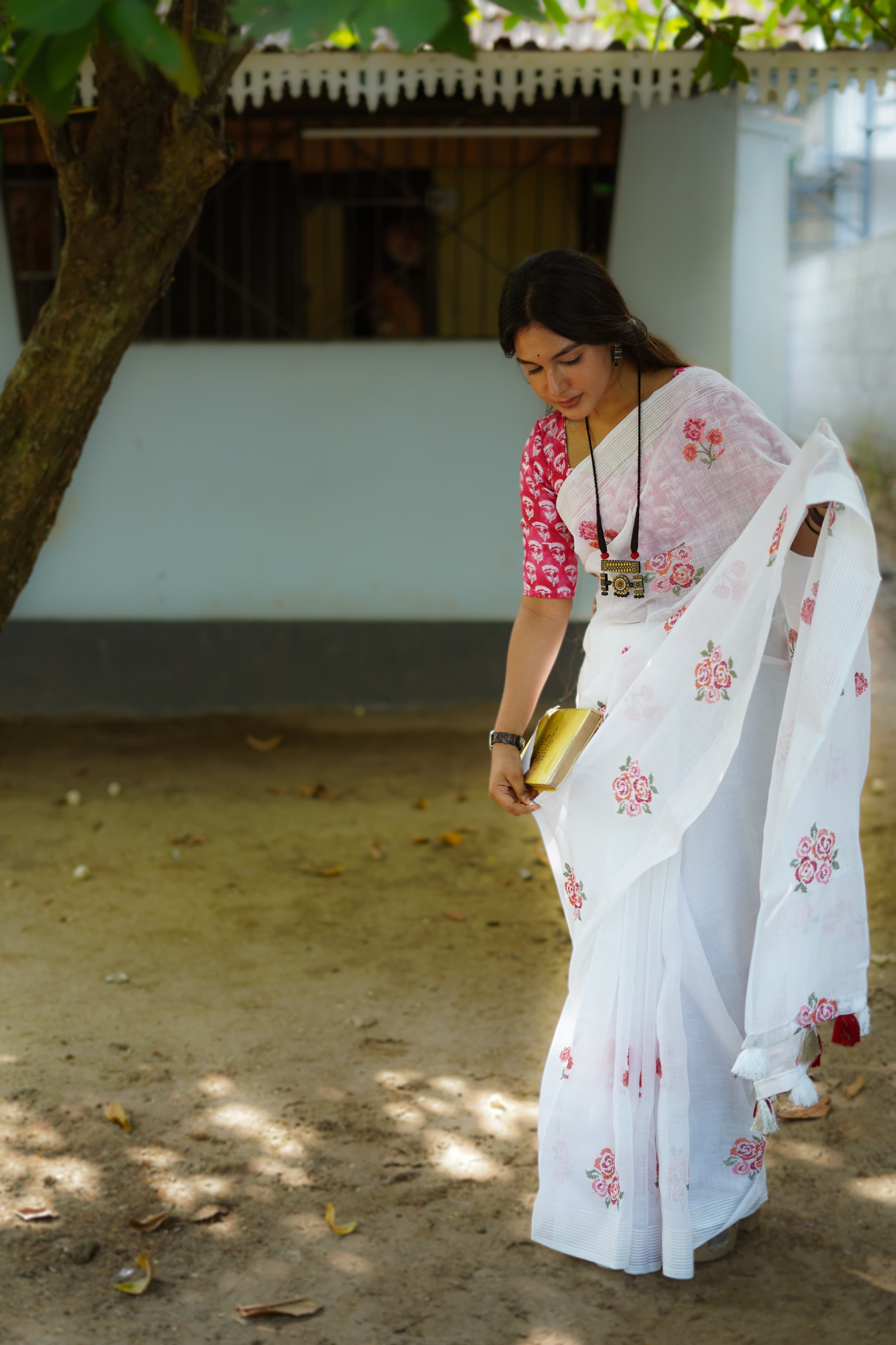 New Super White linen Pattu With Cross Stich Emboridary Buttas Saree - sareeswholesalers