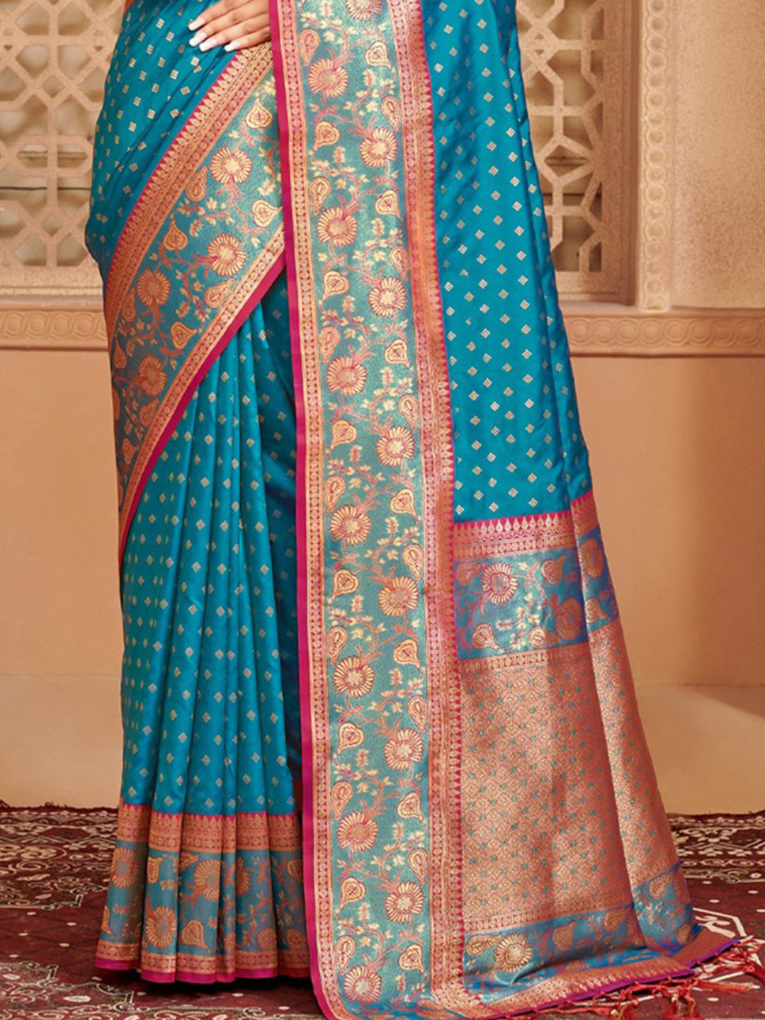 Elegant Off-White Silk Blend Saree with Golden Zari Border – Wedding & Festive Wear (Copy)